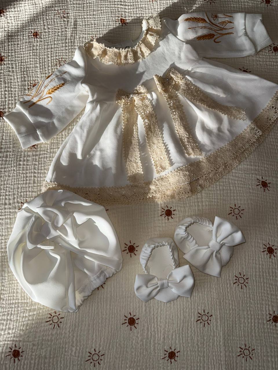 Luxury White Baby Dress Set with Lace & Bow Accessories - Size 56 EU (newborn)