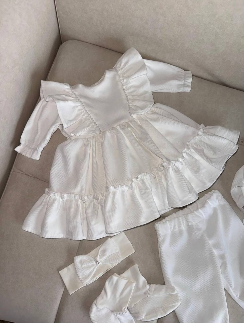 Elegant White Baby Girl Dress Set with Ruffles & Bow Accessories - Size 68 EU (3-6months)
