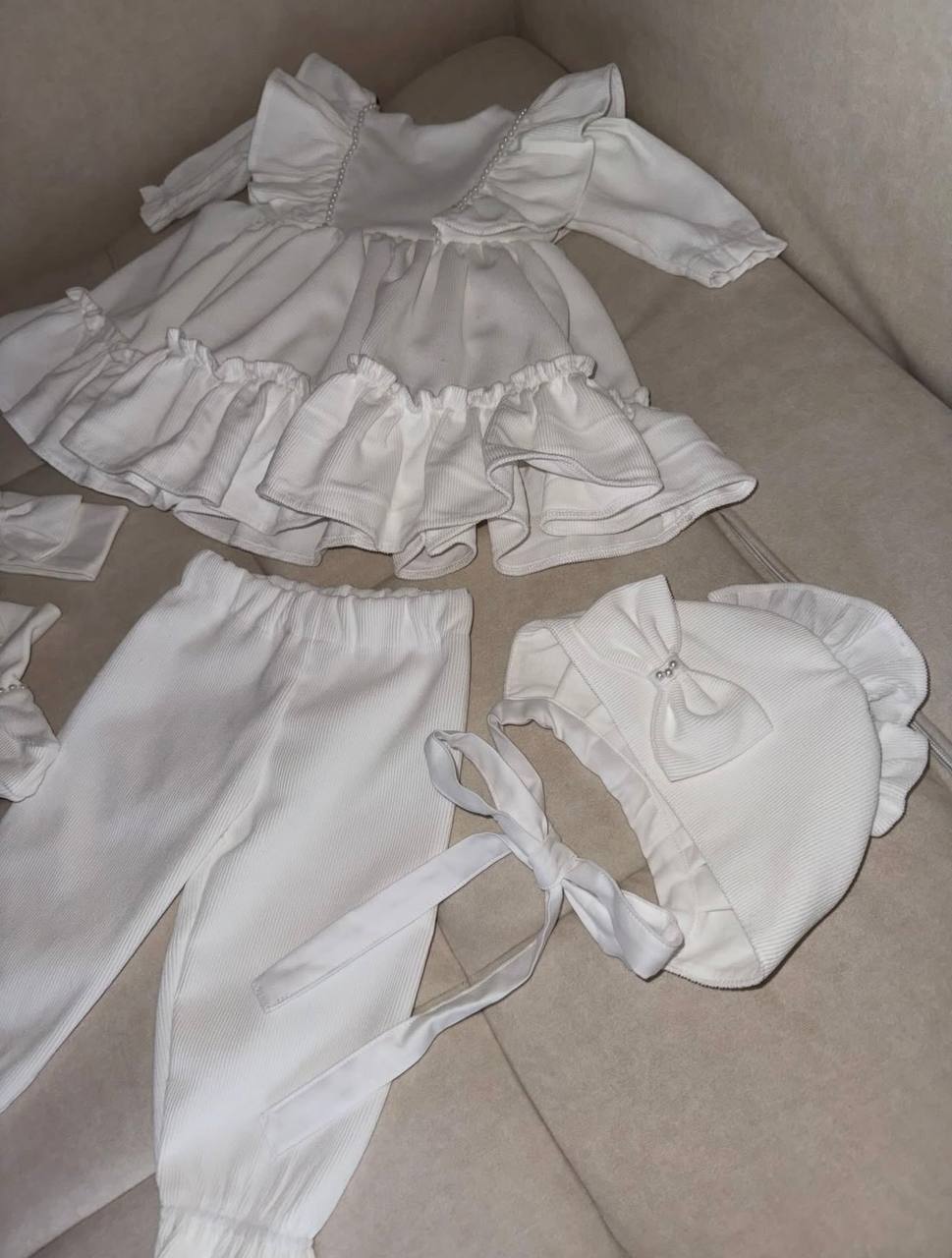 Elegant White Baby Girl Dress Set with Ruffles & Bow Accessories - Size 68 EU (3-6months)